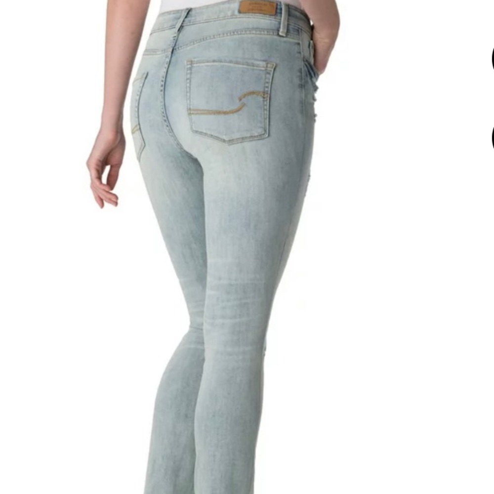 Nwot Signature by Levi’s high rise distressed slim straight leg jeans sz 6 & 10